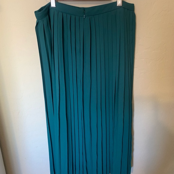 JCrew Hunter Green Pleated Midi Skirt - Picture 2 of 11